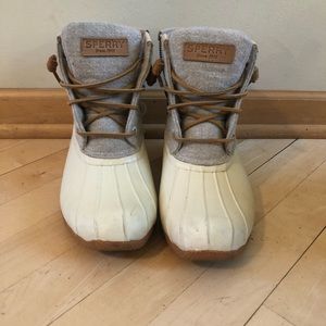 Sperry Women's Saltwater Quilted Duck Booties size 6